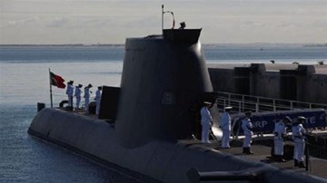 Tàu ngầm Đức bị lưới đánh cá tóm sống khi tập trận