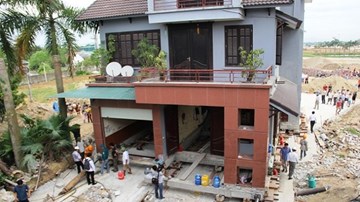 Chi 1,4 tỷ dời biệt thự 800 tấn