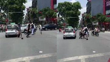 Vác tuýp sắt choảng nhau sau va chạm giao thông