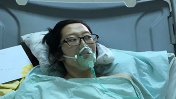 Mẹ bị ung thư giai đoạn cuối vẫn quyết mổ ngồi để cứu con