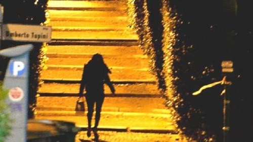 Bỏ tù và phạt tiền người mua dâm