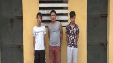 Dùng bẫy cá độ bóng đá để cướp, đe dọa, chiếm đoạt tài sản