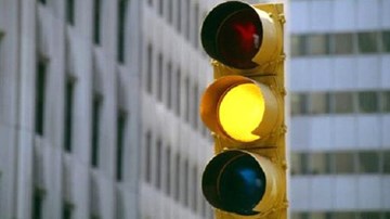 Vượt đèn vàng, từ ngày 1/8, bị phạt 2 triệu đồng