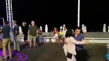 Khoảnh khắc bình yên trước vụ khủng bố ở Nice