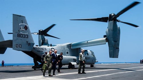 Phó tổng thống Mỹ thăm tàu sân bay tập trận trên Thái Bình Dương