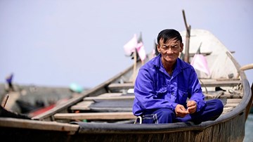 Bị ngừng hỗ trợ sau vụ cá chết, nhiều ngư dân Hà Tĩnh bất bình