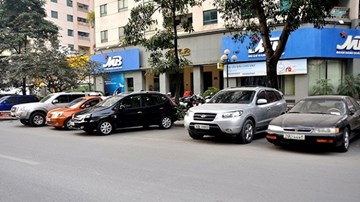 Trông xe dưới lòng đường bị phạt 12 triệu đồng
