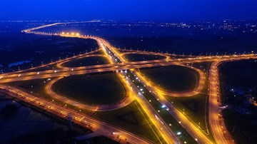 Những giao lộ ở Hà Nội hiện lên kỳ thú trong đêm