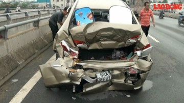 3 ô tô đâm liên hoàn chỉ vì...chiếc mũ bảo hiểm