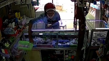 Vào cửa hàng thấy không có người, trộm nguyên rổ thẻ cào điện thoại