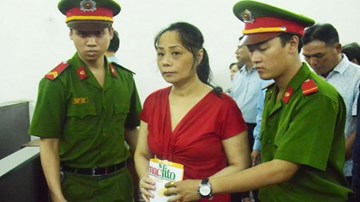 Hoa hậu quý bà lừa đảo hàng triệu USD lĩnh 15 năm tù