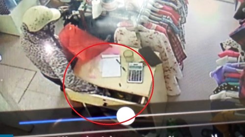Clip bà bầu vào cửa hàng thời trang trộm smartphone