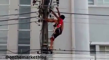 Leo cột điện nghe phát biểu, người đàn ông bị điện giật tử vong