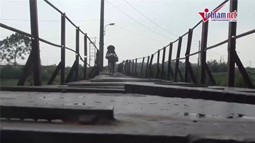 Nguy hiểm rình rập từ cây cầu 40 năm tuổi