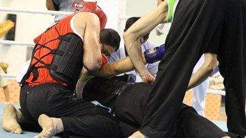 Võ sĩ người Nga “cấp cứu” đối thủ ngay trên sàn đấu tại giải Võ cổ truyền Việt Nam