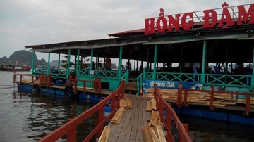 Nên dừng hẳn hoạt động của nhà hàng bè nổi?