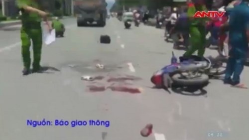 Bị xe bồn đâm, 3 người thương vong