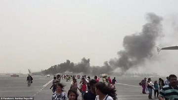 Giây phút sinh tử trong khoang máy bay bốc cháy ở Dubai
