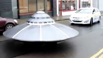 Lạ kỳ cảnh sát Ireland đuổi theo 