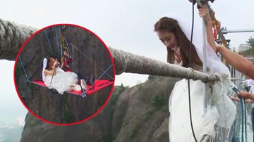 Thót tim với cảnh cô dâu liều mạng để tổ chức hôn lễ trên không