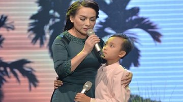 Hồ Văn Cường gây xúc động khi song ca với Phi Nhung