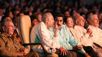 Lãnh tụ Fidel Castro tái xuất hiếm hoi nhân sinh nhật 90 tuổi