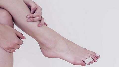 Mẹo hay chữa phồng rộp chân vì giày chật