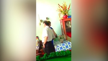 Xôn xao clip PGĐ Sở Văn hóa choàng tay qua bụng nữ nhân viên