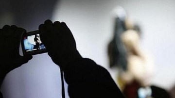 Dọa tung ảnh khỏa thân, tống tiền cô giáo trẻ
