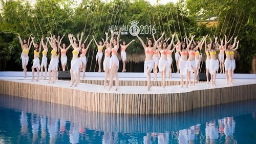 Thí sinh HHVN diện bikini khoe đường cong trước chung kết