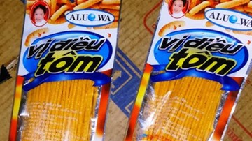 Sự thật kinh hoàng đằng sau những gói bim bim que ngon, rẻ trước cổng trường