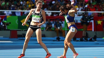 Khoảnh khắc rơi lệ của 2 VĐV điền kinh ở Olympic 2016