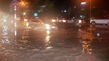 Ảnh hưởng bão số 3, Hà Nội ngập sâu sau cơn mưa lớn