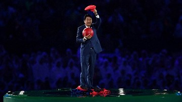 Thủ tướng Nhật hóa thân thành Mario tại lễ bế mạc Olympic