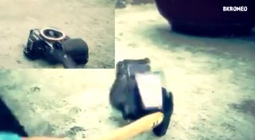 Đập nát máy ảnh Sony 16 triệu, gửi trả lại người bán vì nghi bị lừa