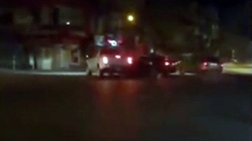 3 ôtô drift gây náo loạn đường phố, đâm méo taxi