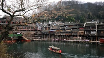 Vẻ đẹp tiên cảnh ở Phượng Hoàng cổ trấn