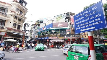 Phố đi bộ quanh Hồ Gươm: xem gì - nghe gì - chơi gì?