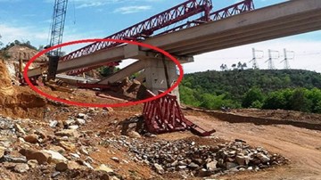 Gãy 3 dầm cầu trên đường cao tốc nối Huế - Đà Nẵng