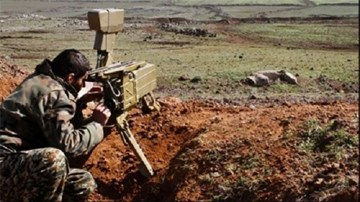 Binh sĩ Syria phóng tên lửa phá xe tăng khủng bố ở Quneitra