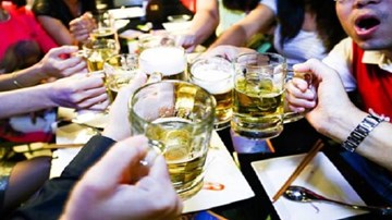 Cấm công chức, viên chức uống rượu bia vào giờ nghỉ trưa