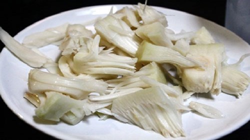 Bắt quả tang nhiều cơ sở dùng bột lạ tẩy trắng mít non và bắp chuối