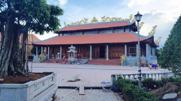 Thúy Nga lần đầu khoe Nhà thờ Tổ trăm tỉ của Hoài Linh