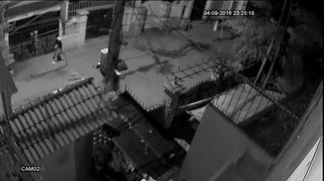Cô gái bị giật túi văng xuống đường vắng lúc nửa đêm