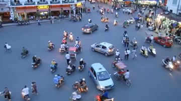 Giao thông Việt Nam hỗn loạn qua ống kính người nước ngoài