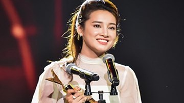 Nhã Phương bất ngờ đoạt giải ngôi sao châu Á tại Hàn Quốc