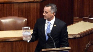 Nghị sĩ Mỹ mang muỗi tới phiên họp Quốc hội