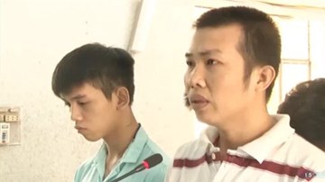 Truy sát giết 2 cha con vì cho là nhìn đểu