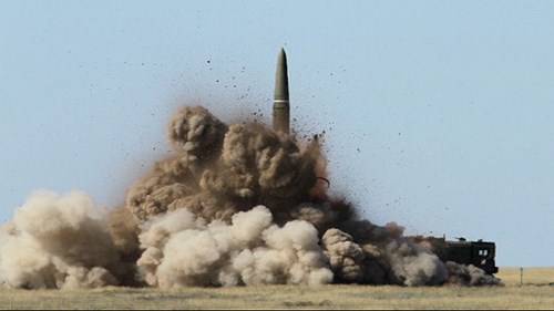 'Kẻ hủy diệt' Iskander-M của Nga khai hỏa, phô diễn uy lực ở Kavkaz-2016