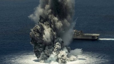 Xem Hải quân Mỹ thử nghiệm tàu chiến với 4.5 tấn thuốc nổ